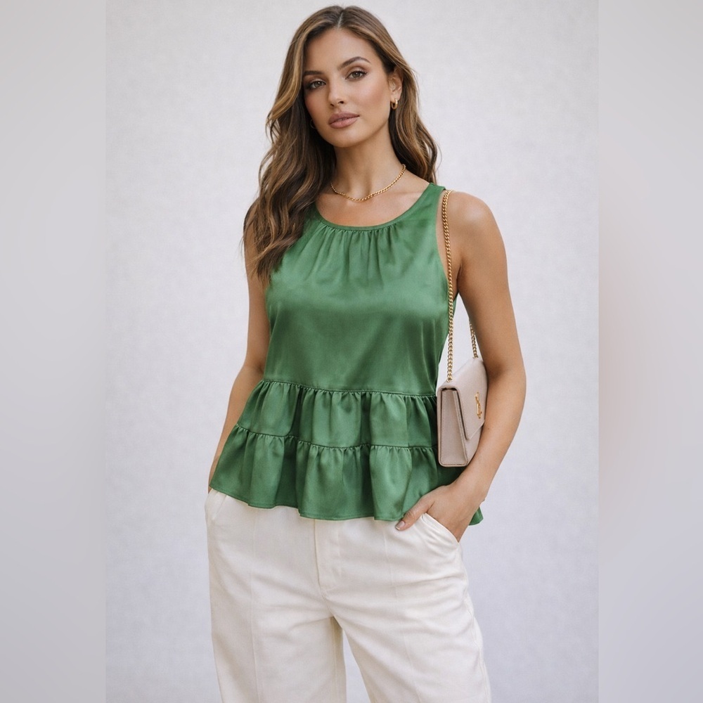 Cinq à Sept 100% Silk Green‎ Ruffle Hem Blouse